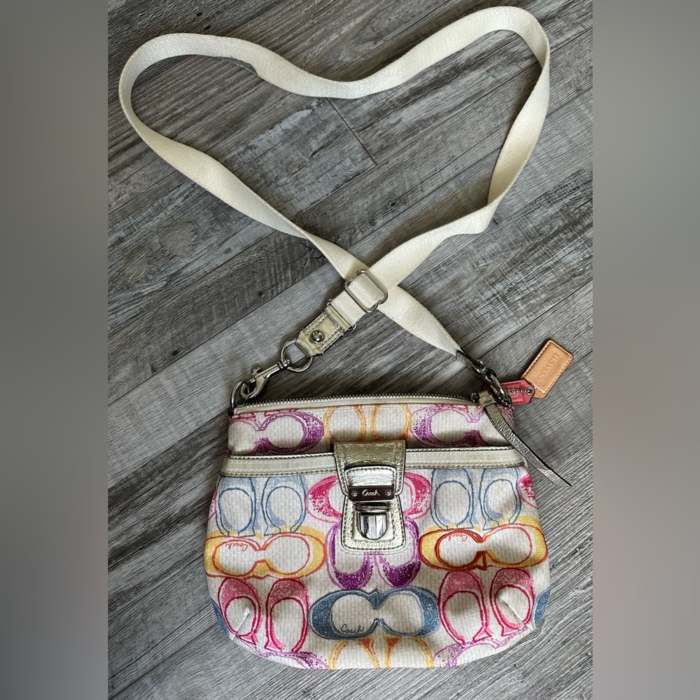 Lovely COACH Crossbody purse 💕